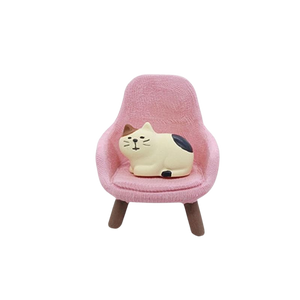 Cat on a chair figurine - pink