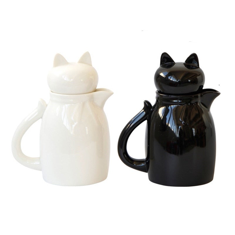 Ceramic cat-shaped jug with lid