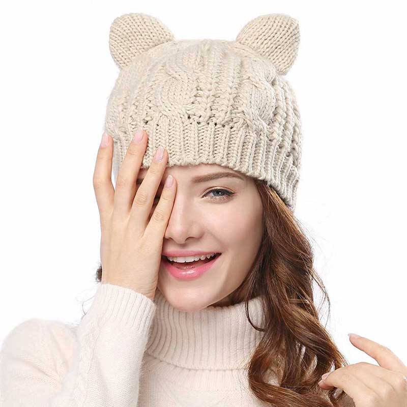 Wool-knit beanie with cat ears - white